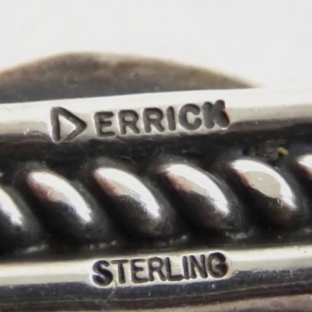 Signed - Derrick Gordon, Navajo. Elegant “Ajax” Turquoise Sterling Silver Cuff - Picture 9 of 12